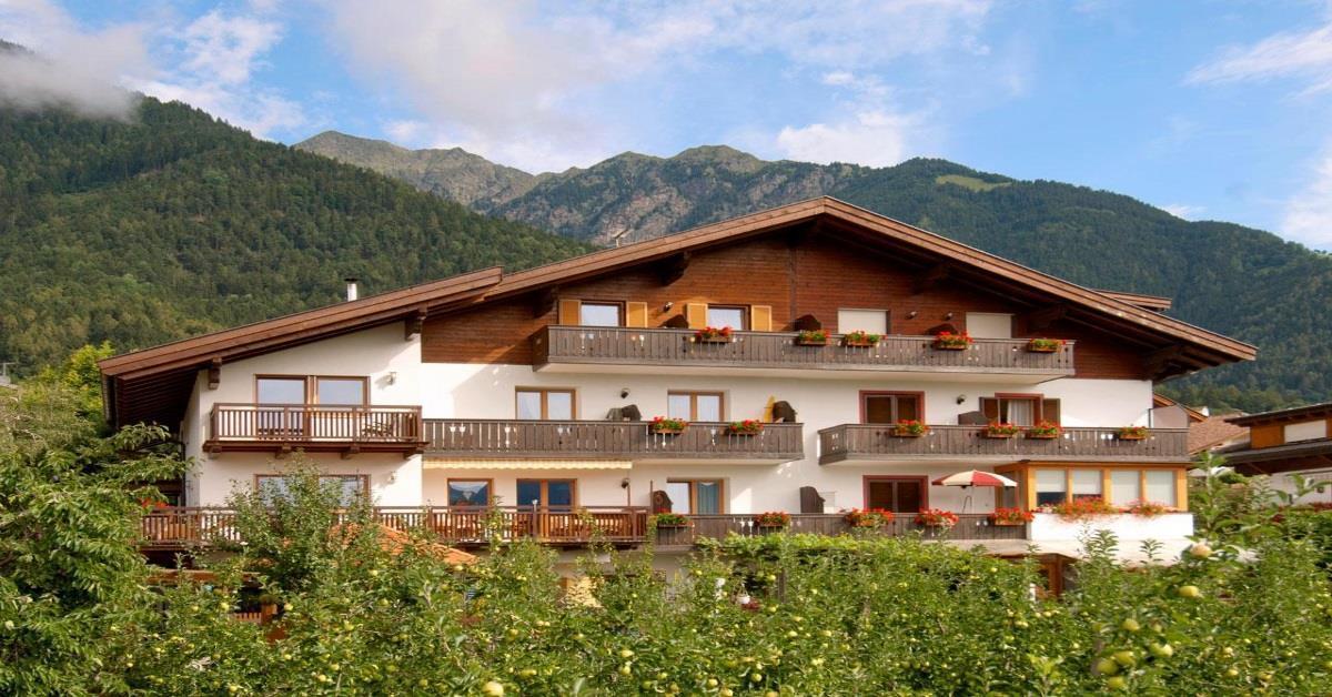 Gästehaus Ortswies 36 Zimmer mit Panoramablick in Dorf Tirol